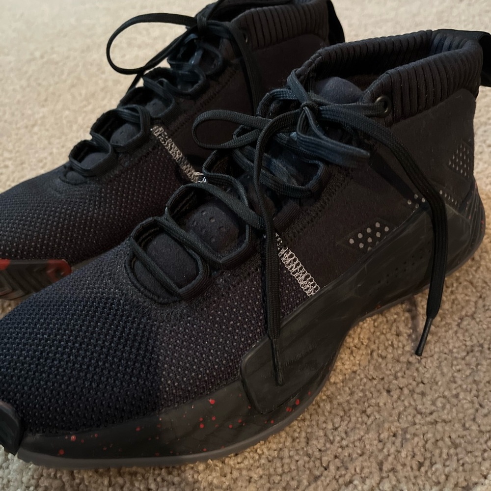 Dame 5 (size 8.5)